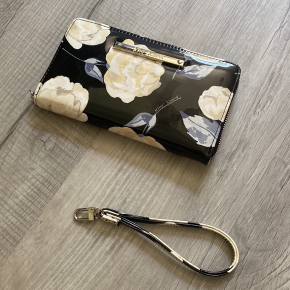 NWOT betsey johnson clutch - Picture 2 of 3